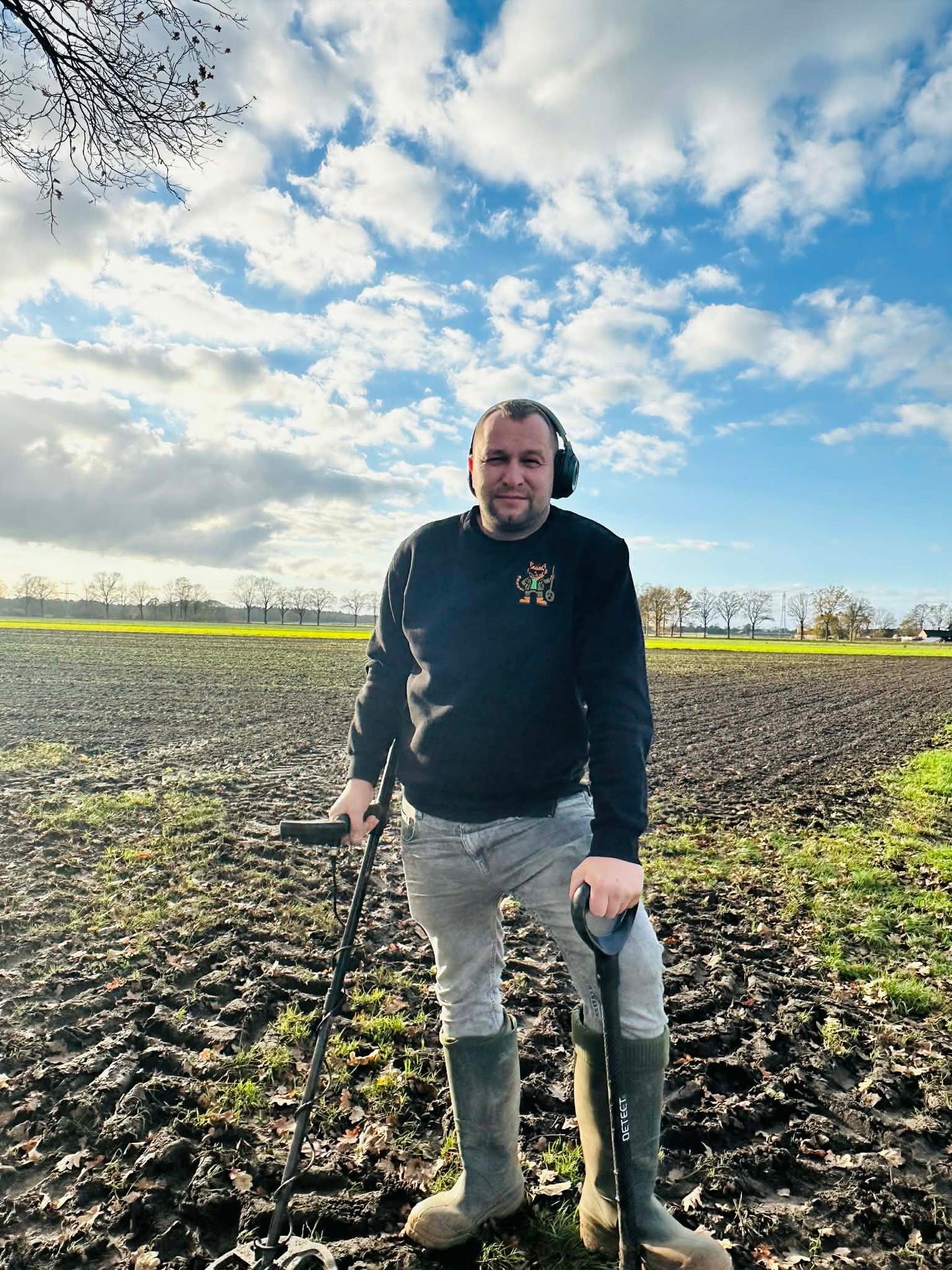 Sweatshirt "Metal Detecting Legend"