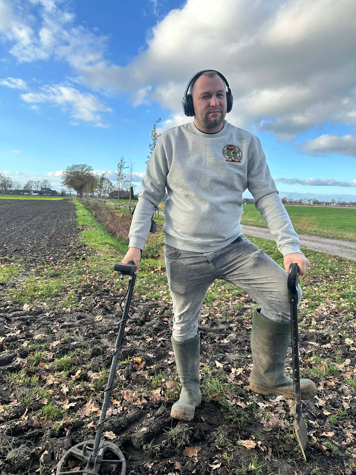 Sweatshirt "Metal Detecting Legend"