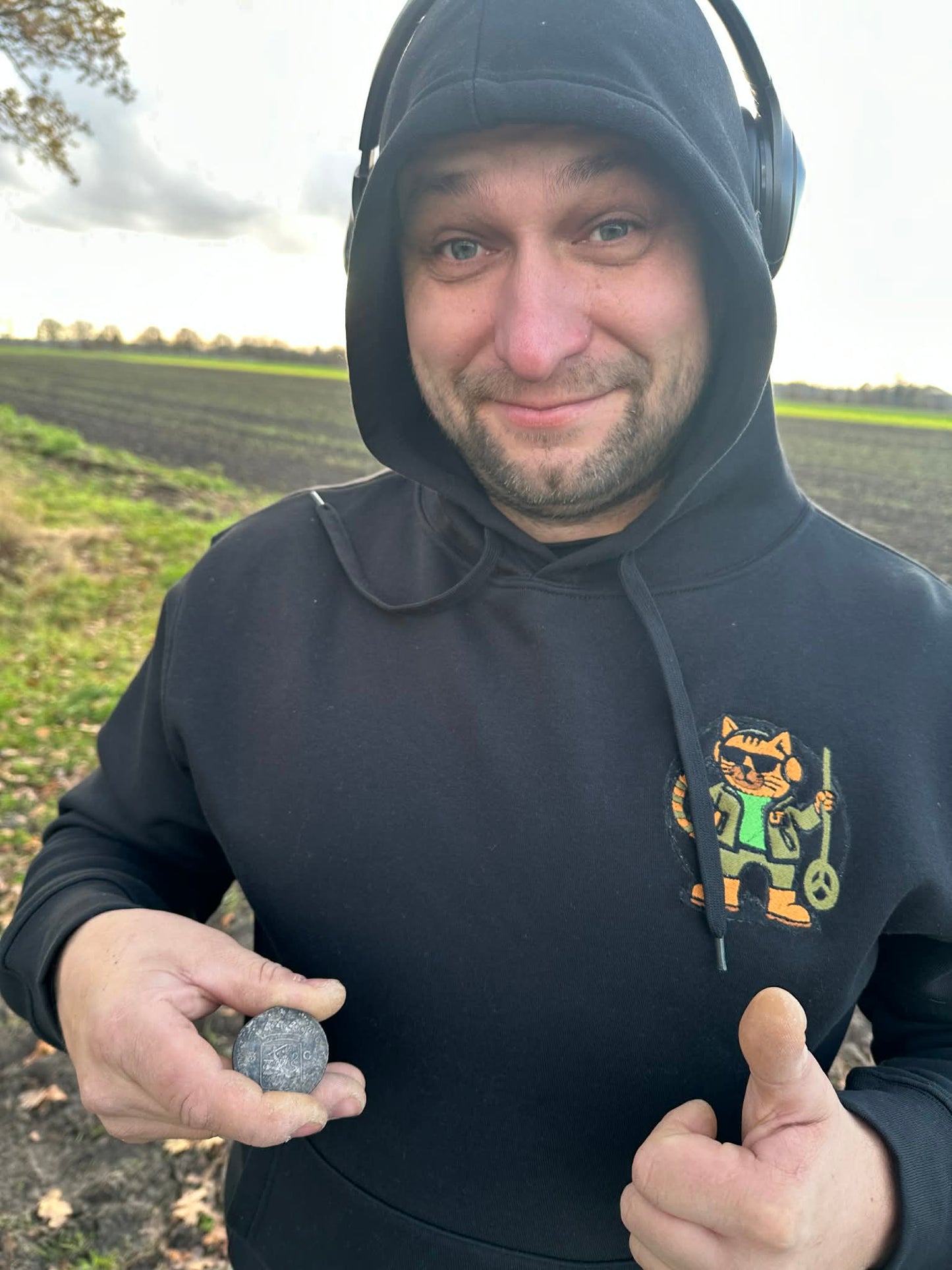 Hooded Sweatshirt "Metal Detecting Legend"