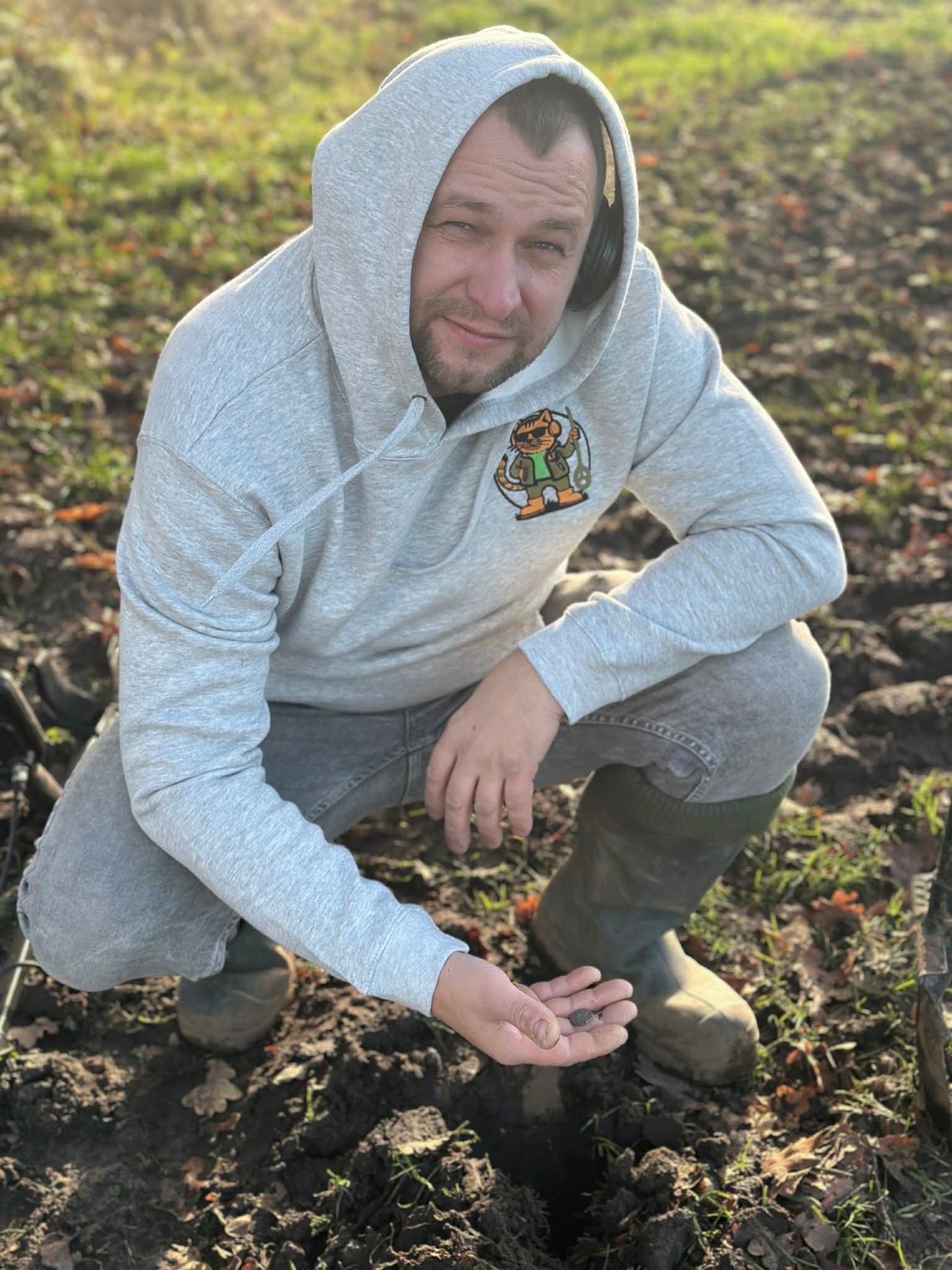 Hooded Sweatshirt "Metal Detecting Legend"